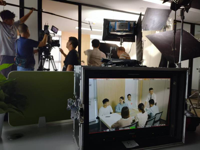 天镇县TVC拍摄公司：科技产品视觉化大师，诠释未来感与功能美学
